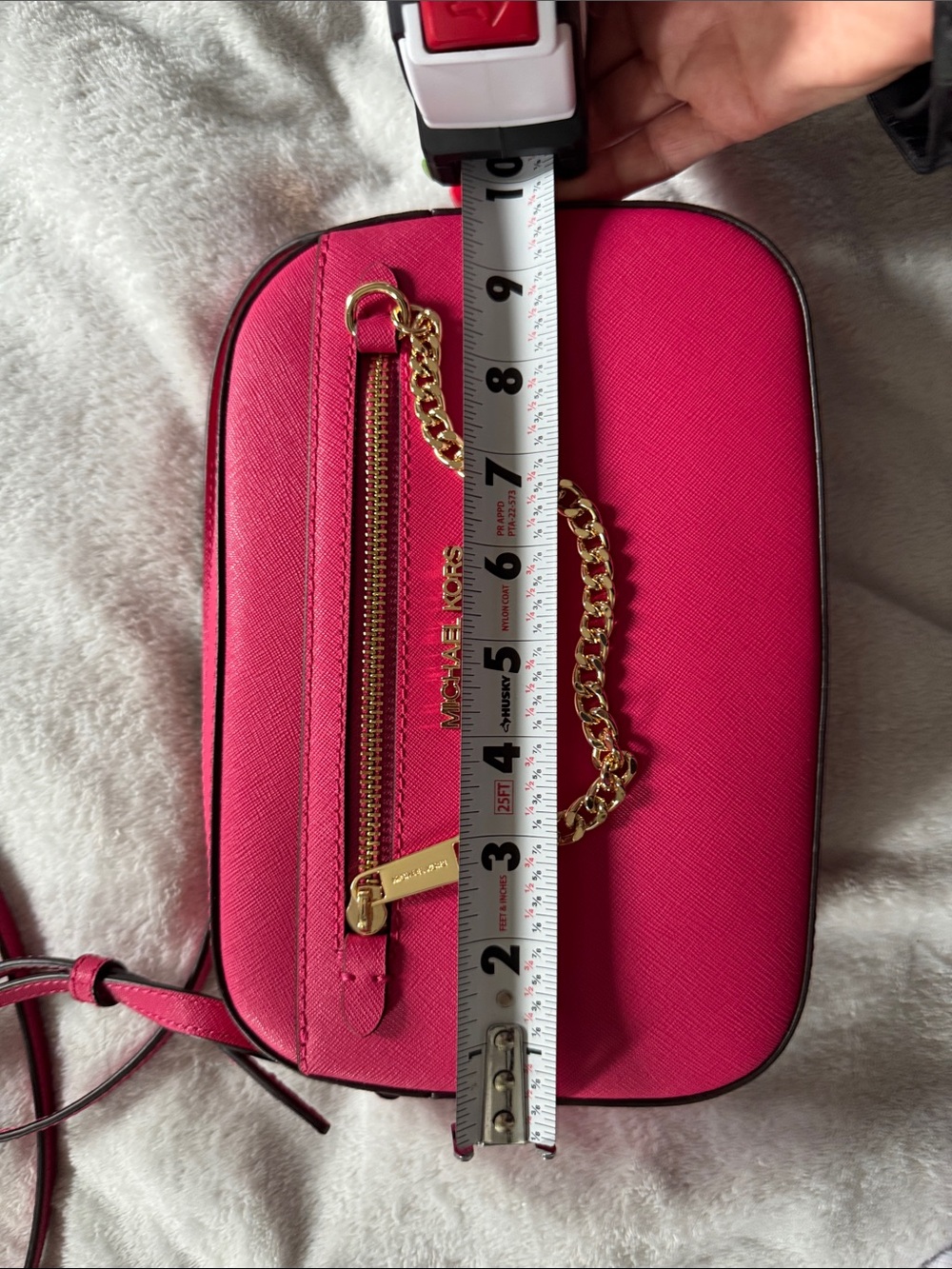 Michael Kors Pink Crossbody Bag with Gold Chain Accent - Picture 5 of 8